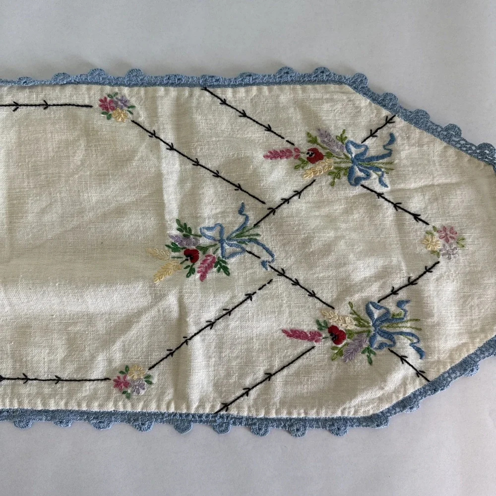 Lot of 8 Vintage Doilies Crochet pieces Various colors, sizes, shapes home